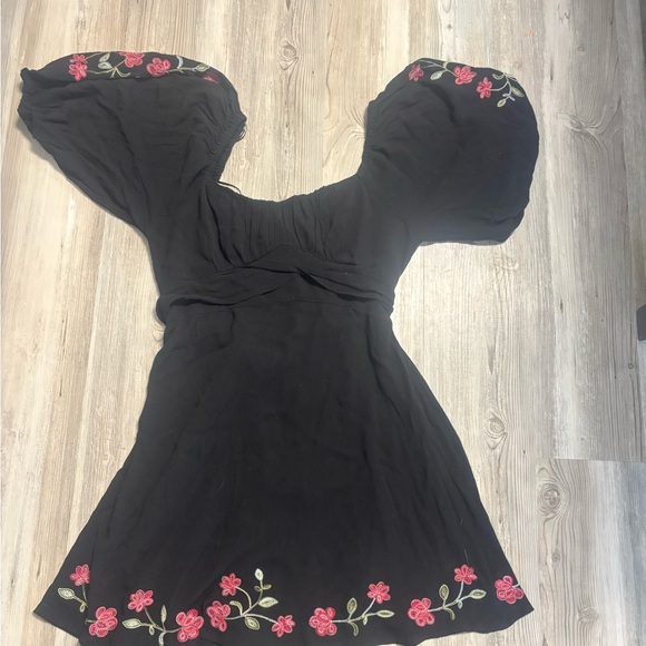 Miami Boho Style Peasant Dress with embroidered flowers - Picture 6 of 6